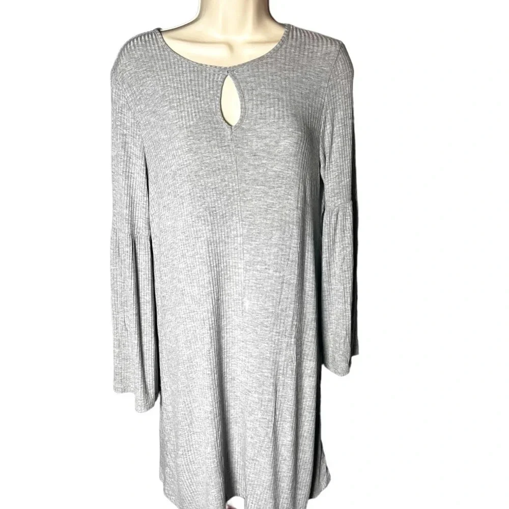 Chelsea & Theodore size medium casual tee dress with keyhole cutout size medium - Picture 3 of 5